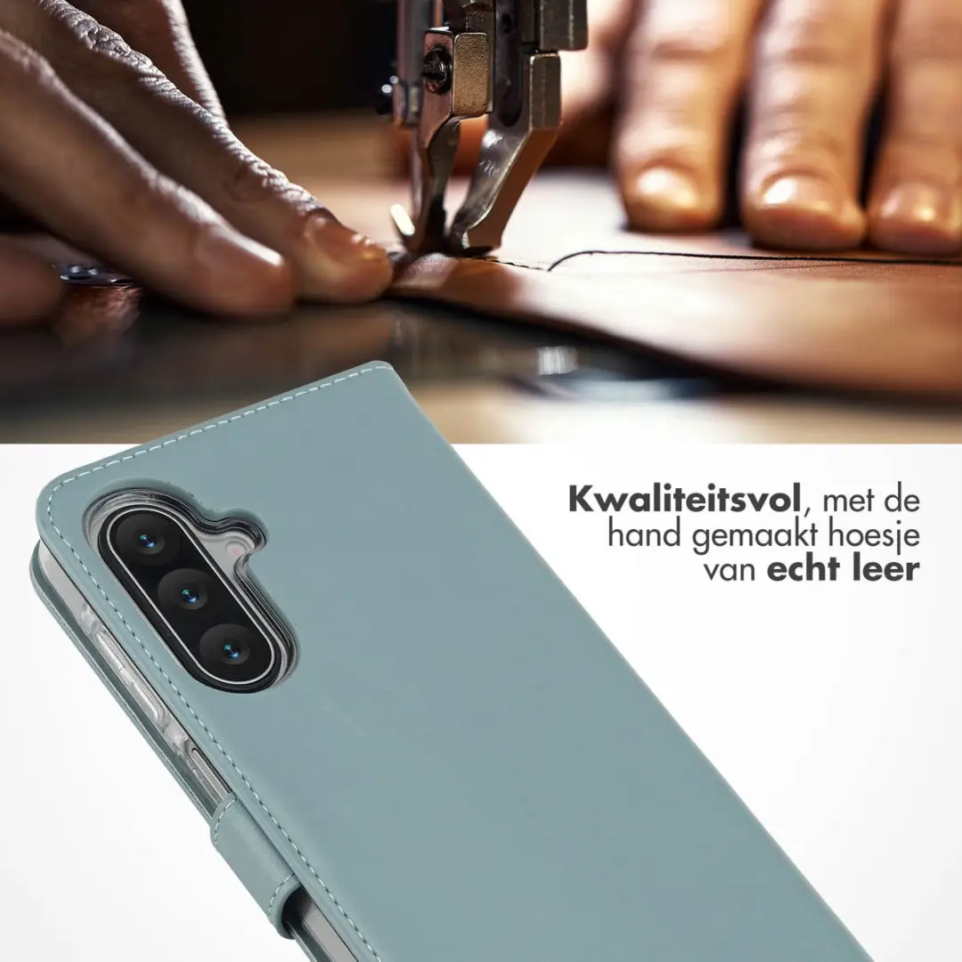 Selencia Hoesje Samsung Galaxy A17 Lederen Bookcase - Lichtblauw