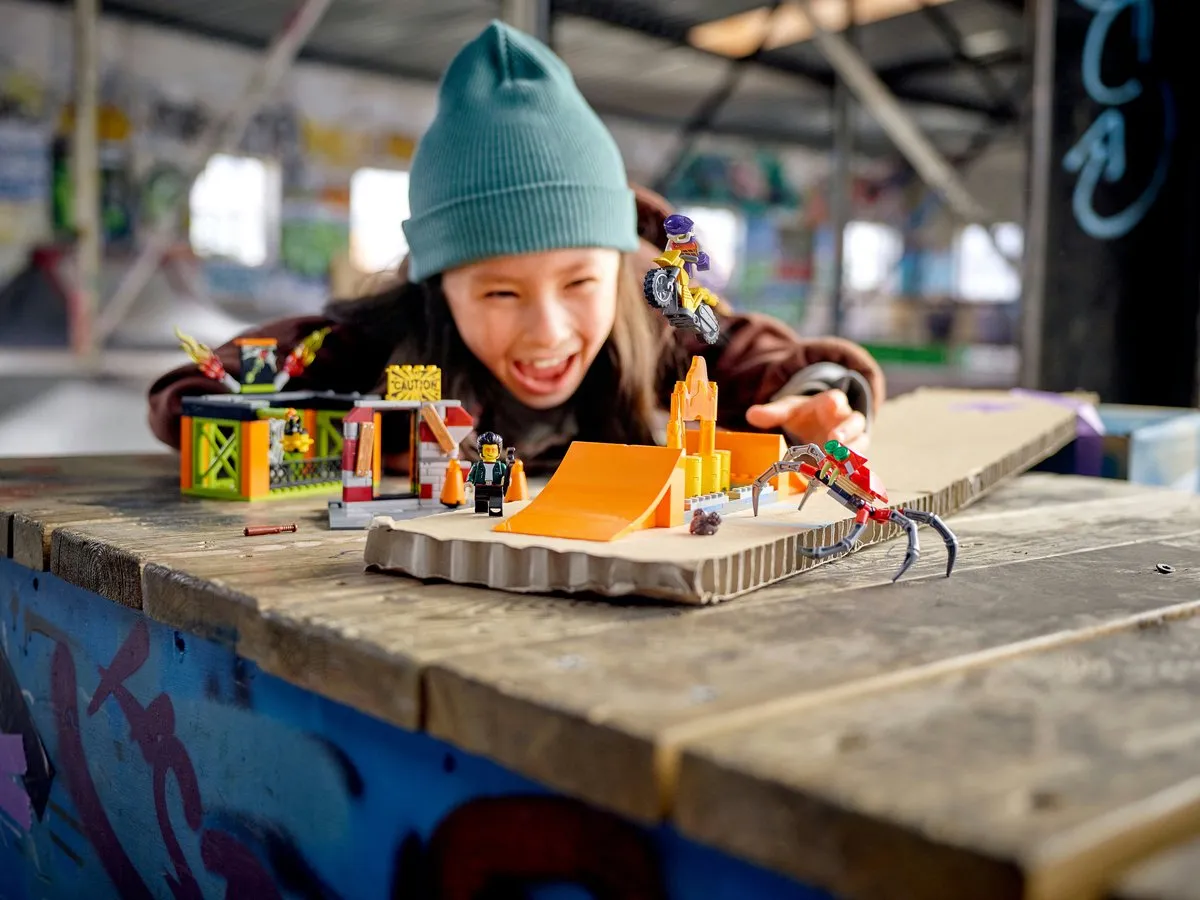 LEGO City Stuntz Stuntpark 60293 - 2 Minifiguren