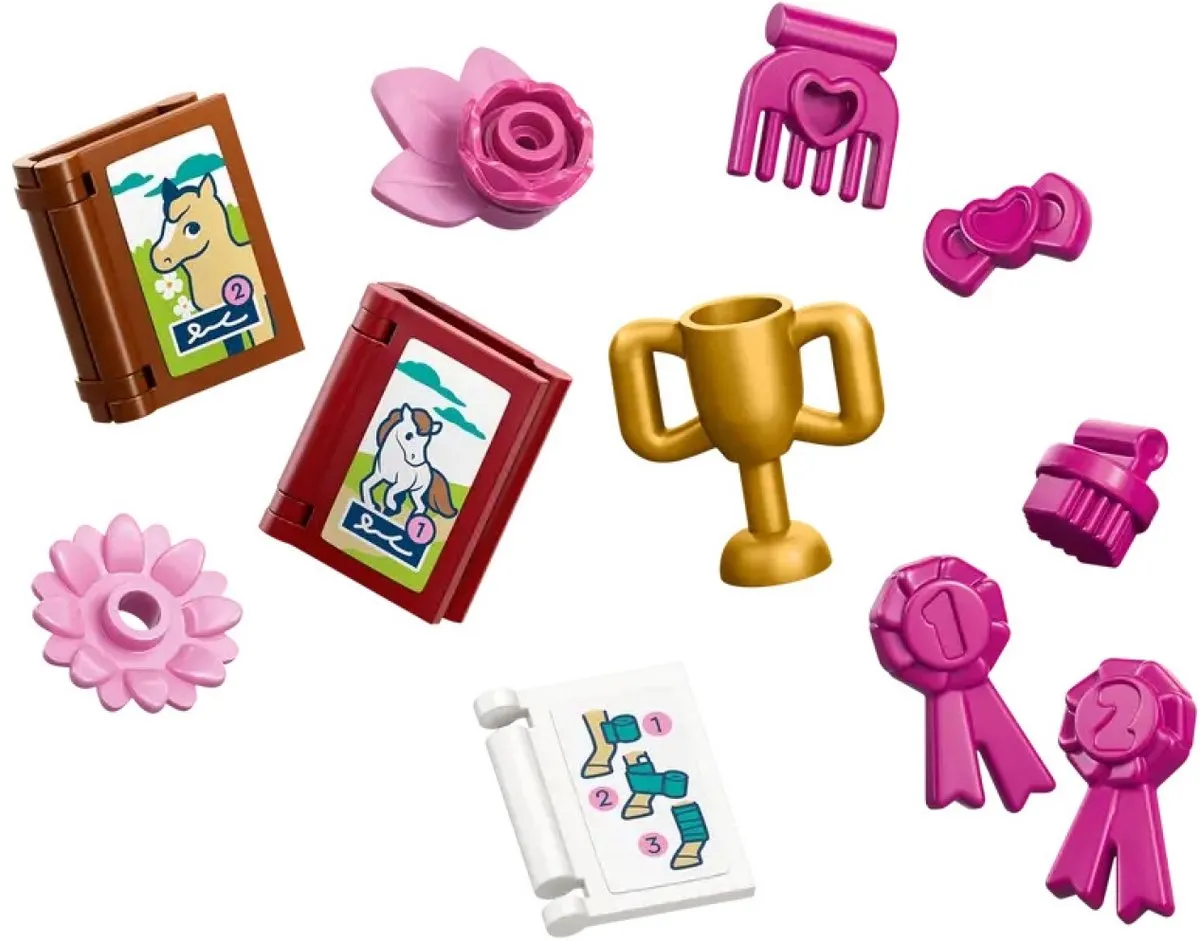 LEGO Friends Paardenstal en Manege 42688 - 735 Stukken - 3 Minifiguren - Multicolor