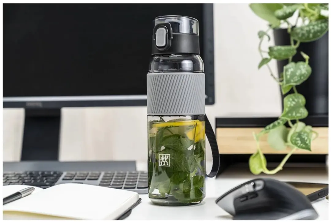 Zwilling Drinkfles 680ml - Fruitzeef Grijs - afbeelding 4 van 5