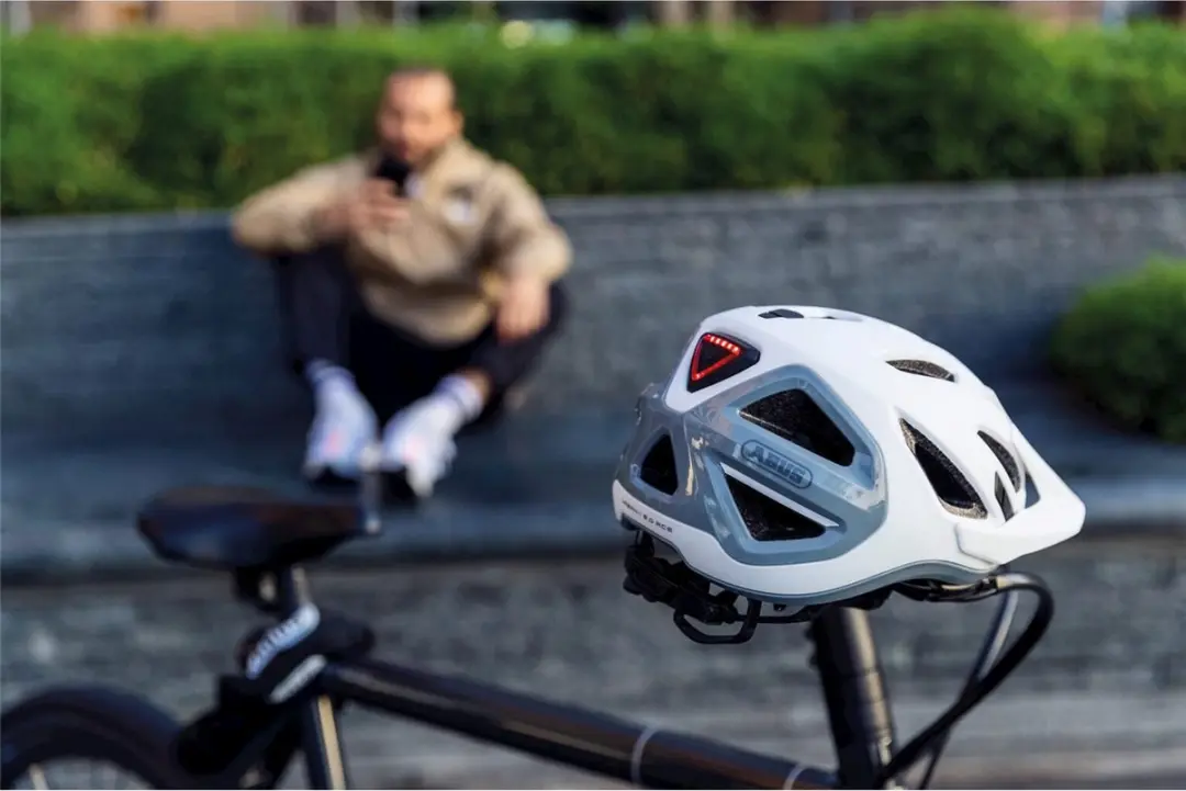 ABUS Urban-I 3.0 ACE Fietshelm - M 52-58cm - Polar White - afbeelding 6 van 6
