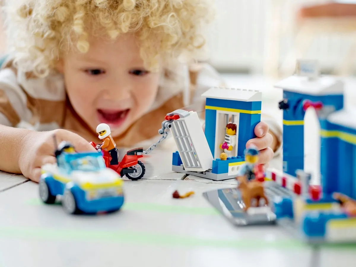 LEGO City Achtervolging Politiebureau Bouwset 60370 - Meerkleurig - afbeelding 2 van 6