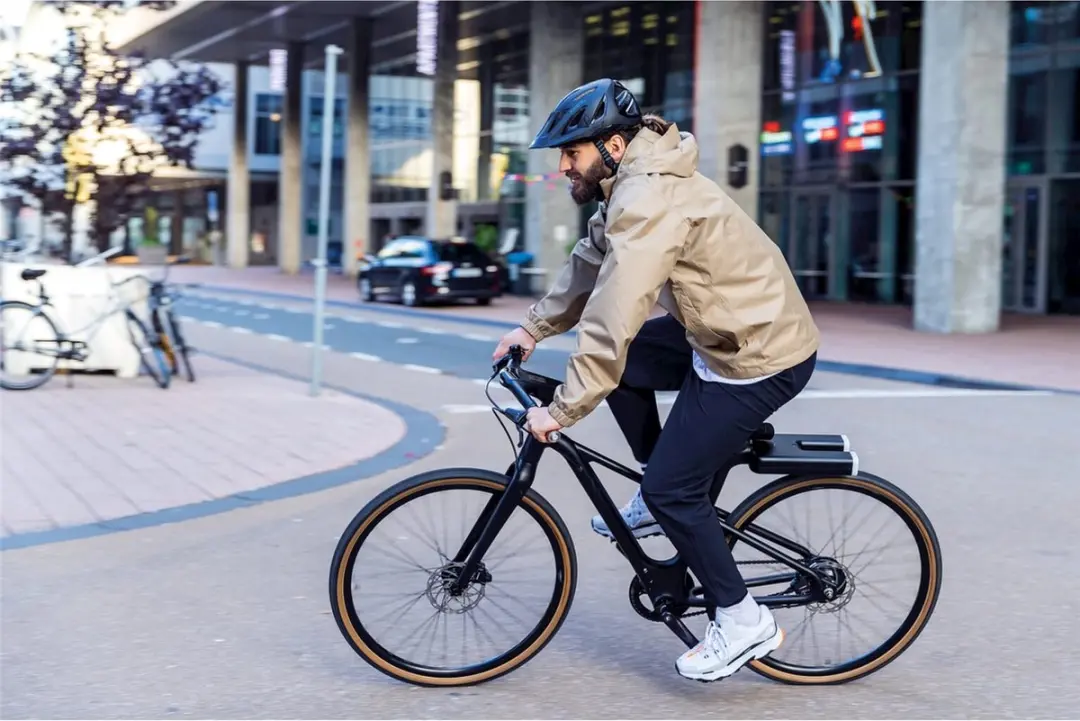 ABUS Urban-I 3.0 ACE Fietshelm - L 56-61cm - Zwart