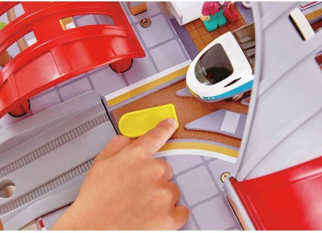 Hape Grand City Station Houten Treinstation 26 Onderdelen - 45+ Kleuren