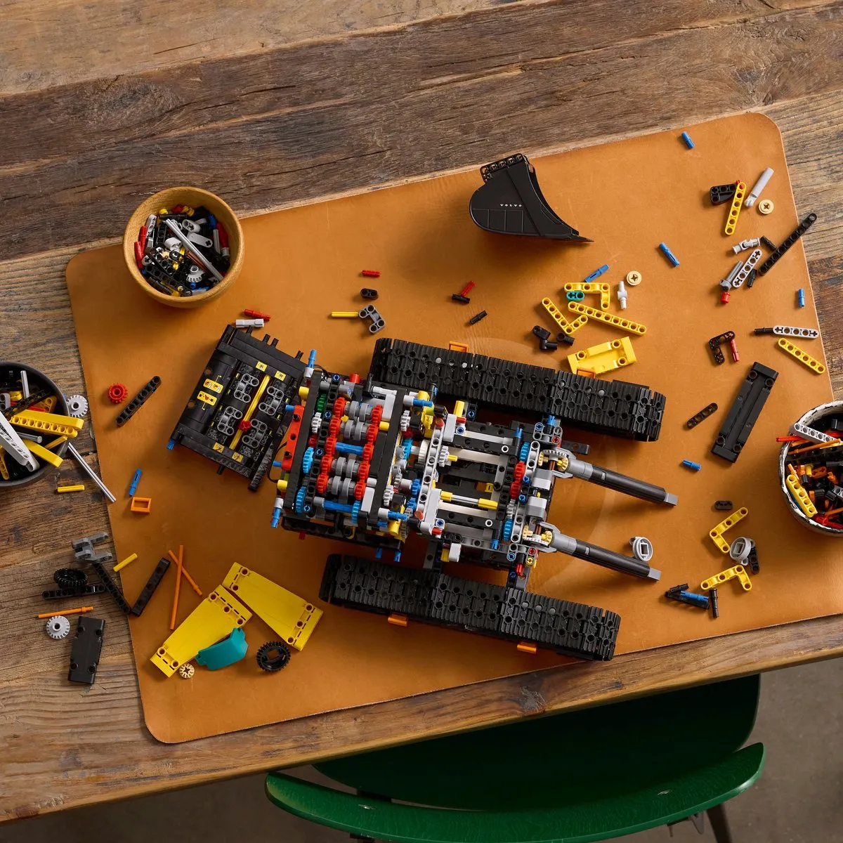 LEGO Technic Volvo EC500 Hybrid Graafmachine 42215 - 2359 Stukken