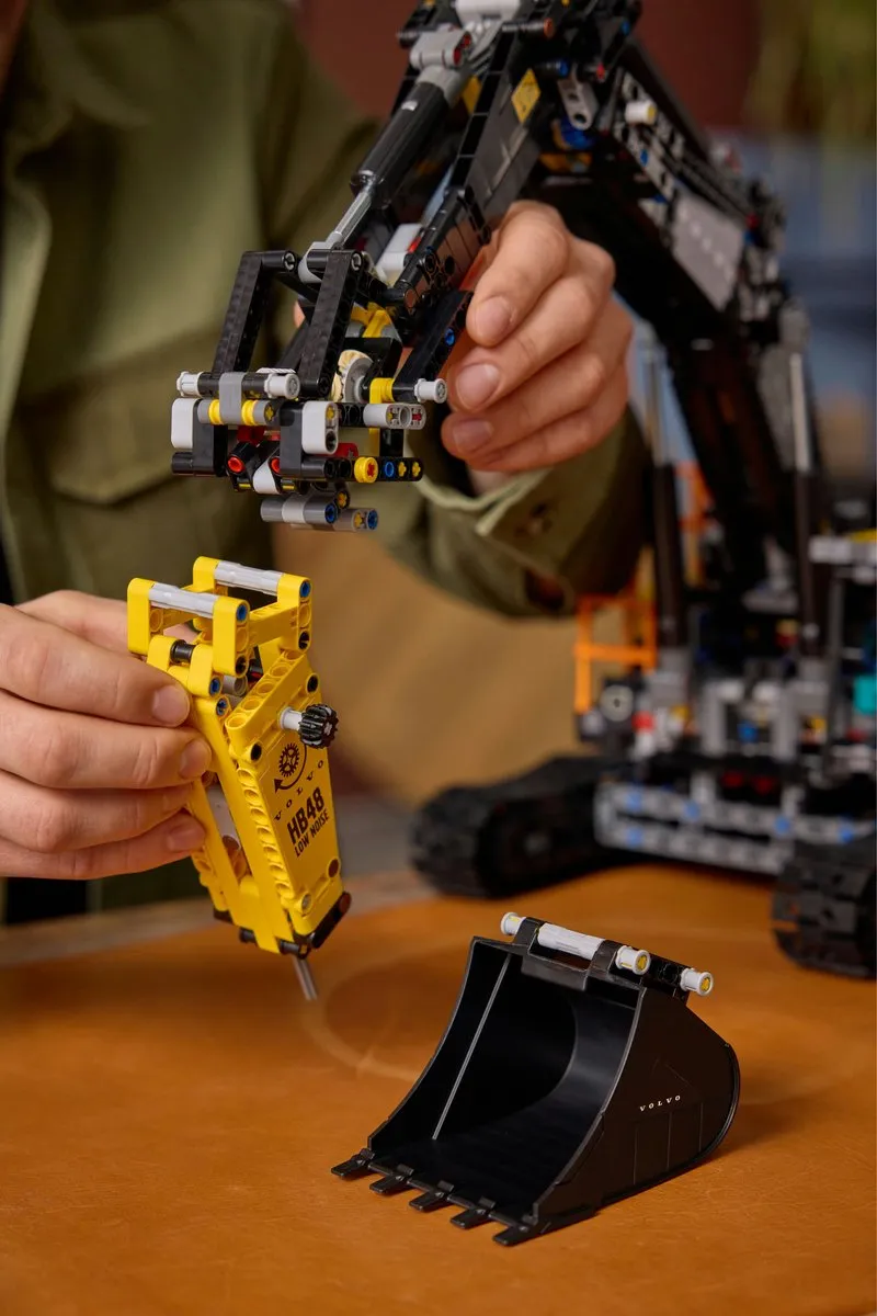 LEGO Technic Volvo EC500 Hybrid Graafmachine 42215 - 2359 Stukken