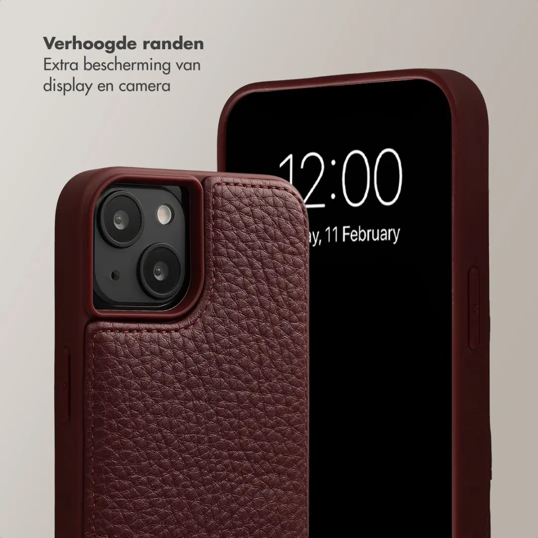 Selencia Hoesje iPhone 14/13 Backcover Bold Burgundy - 2 Pasjes
