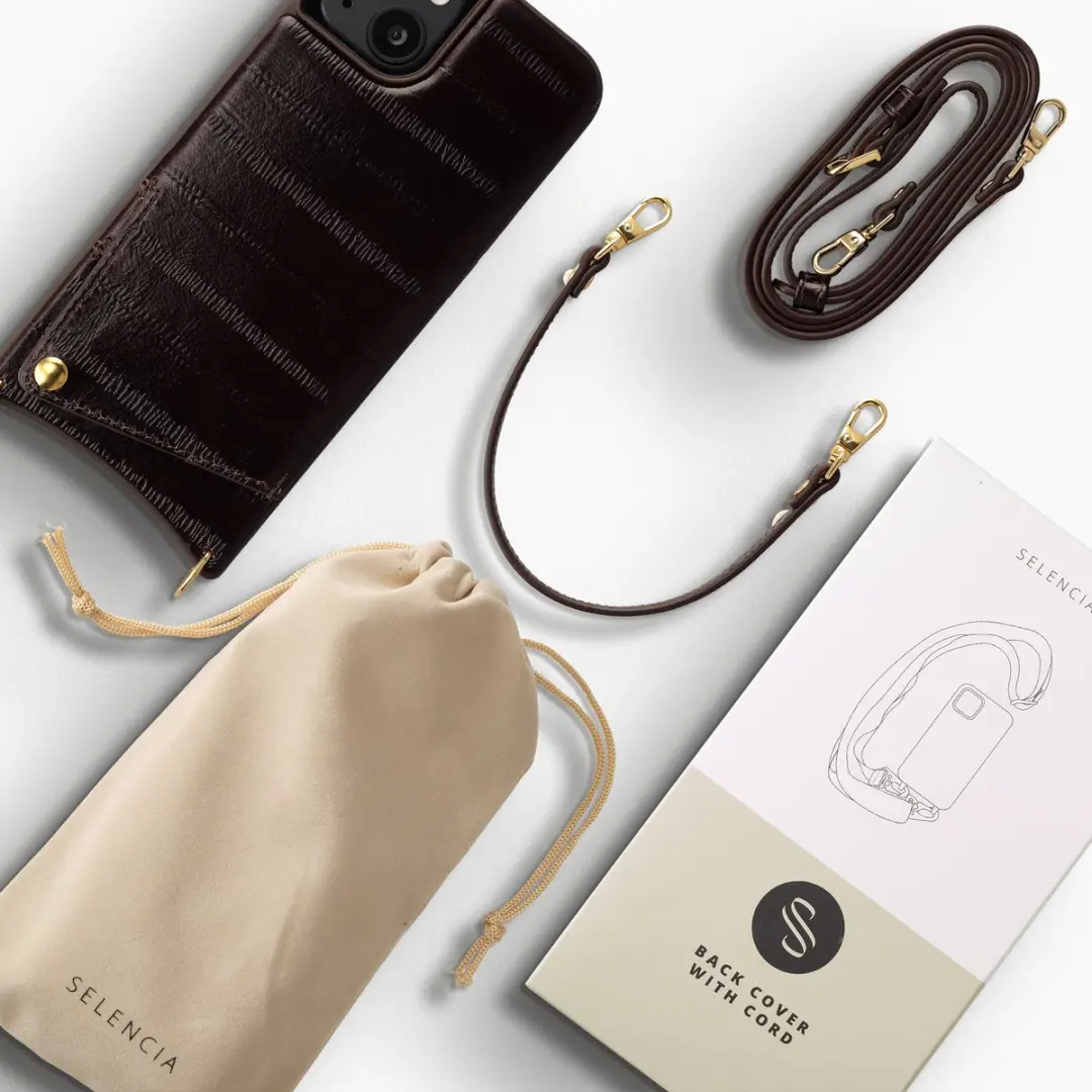 Selencia Hoesje iPhone 14/13 - Real Leather Dark Chocolate - 2 Pasjes