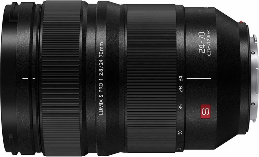 Panasonic Lumix S Pro 24-70mm f/2.8 - 82mm
