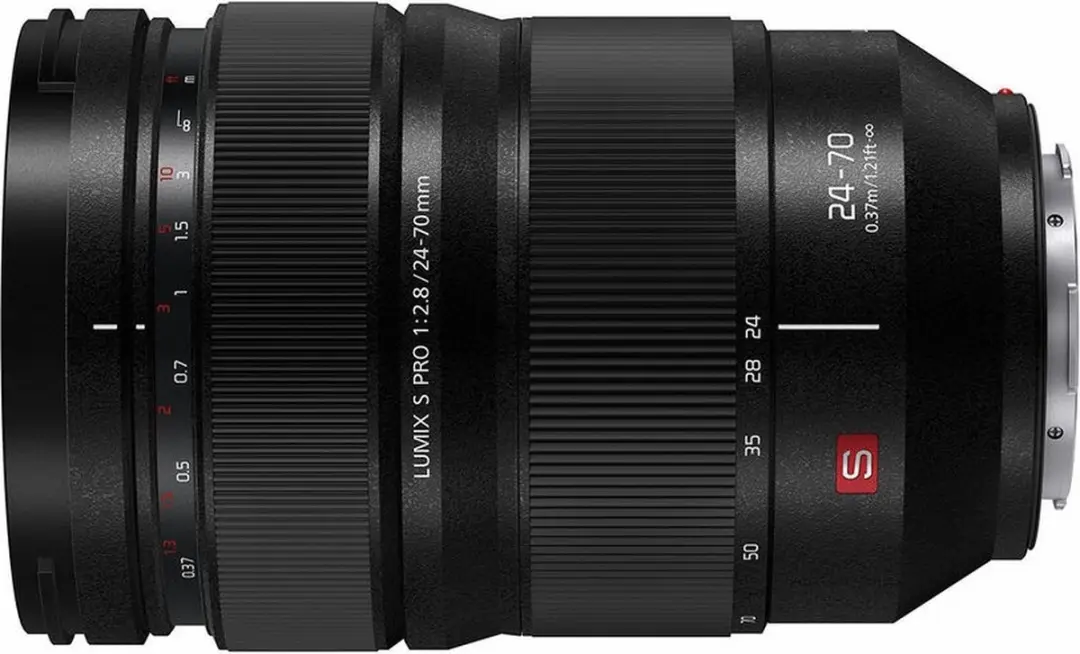 Panasonic Lumix S Pro 24-70mm f/2.8 - 82mm