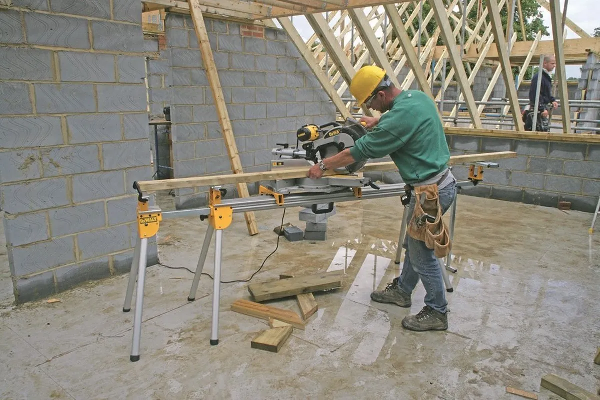 DeWalt DE7023 Onderstel voor afkortzaag - incl. montagebeugels - afbeelding 6 van 6