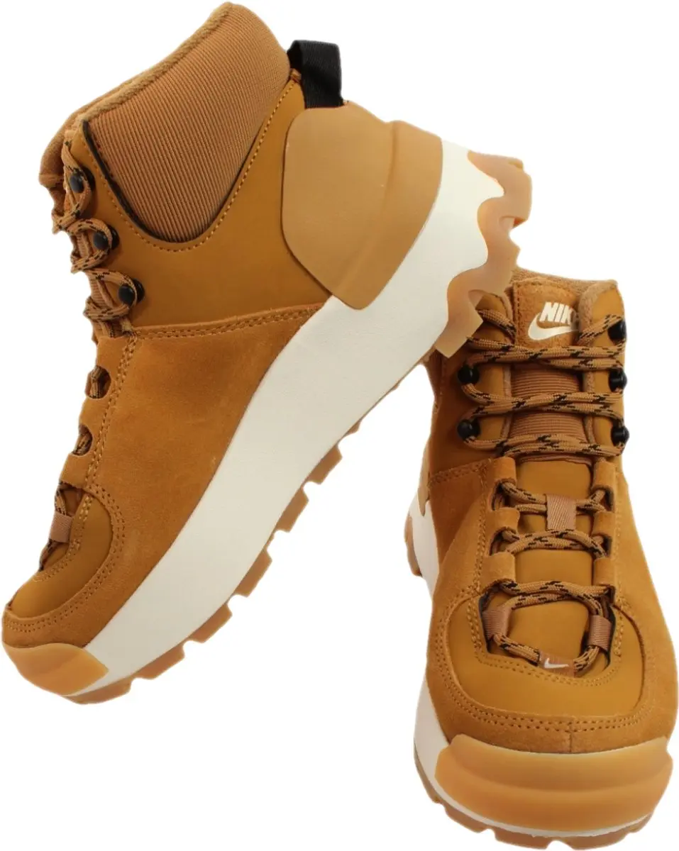 Nike Schoenen 35.5 - Bruin