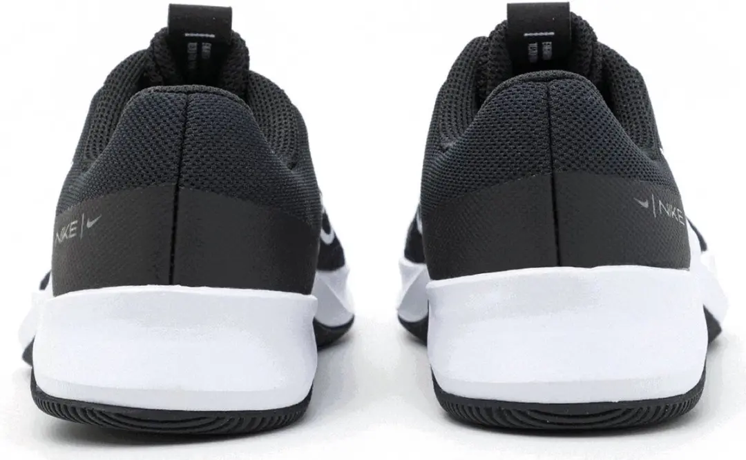 Nike MC Trainer 2 Sportschoenen Vrouwen - 41 - Zwart/Wit