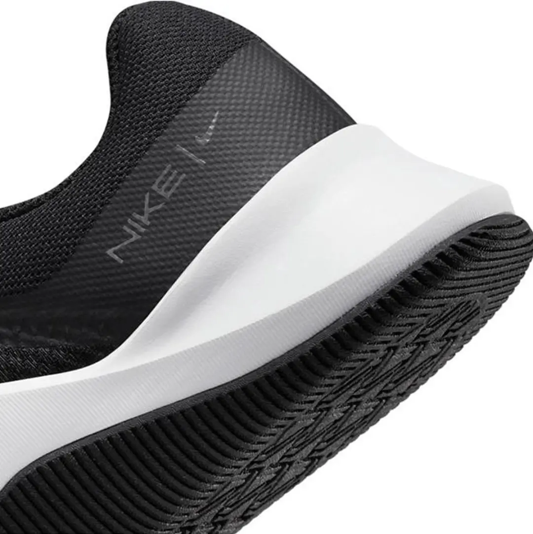 Nike MC Trainer 2 Sportschoenen Vrouwen 43 - Zwart/Wit