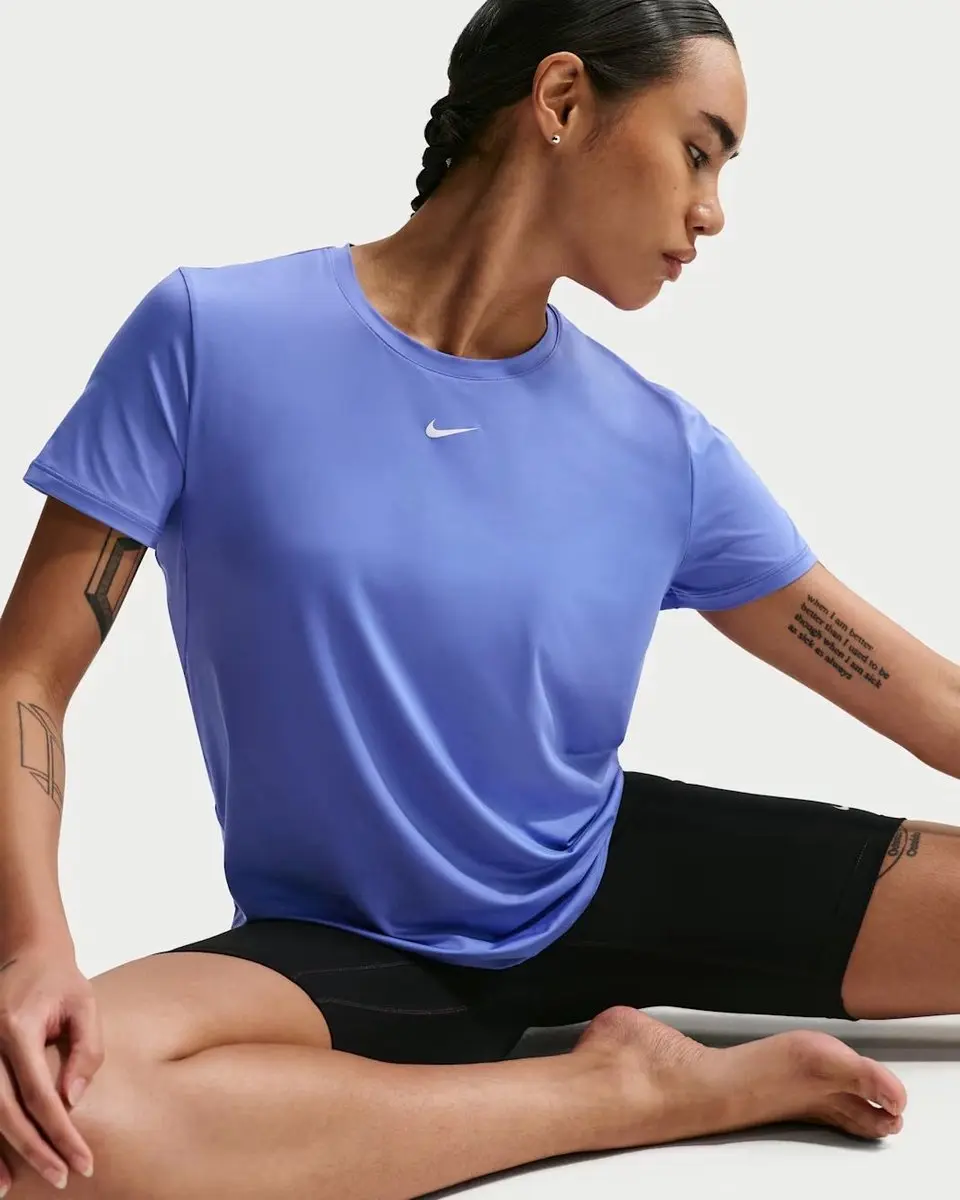 Nike One Classic Dri-FIT Sportshirt FN2798-570 - Paars M