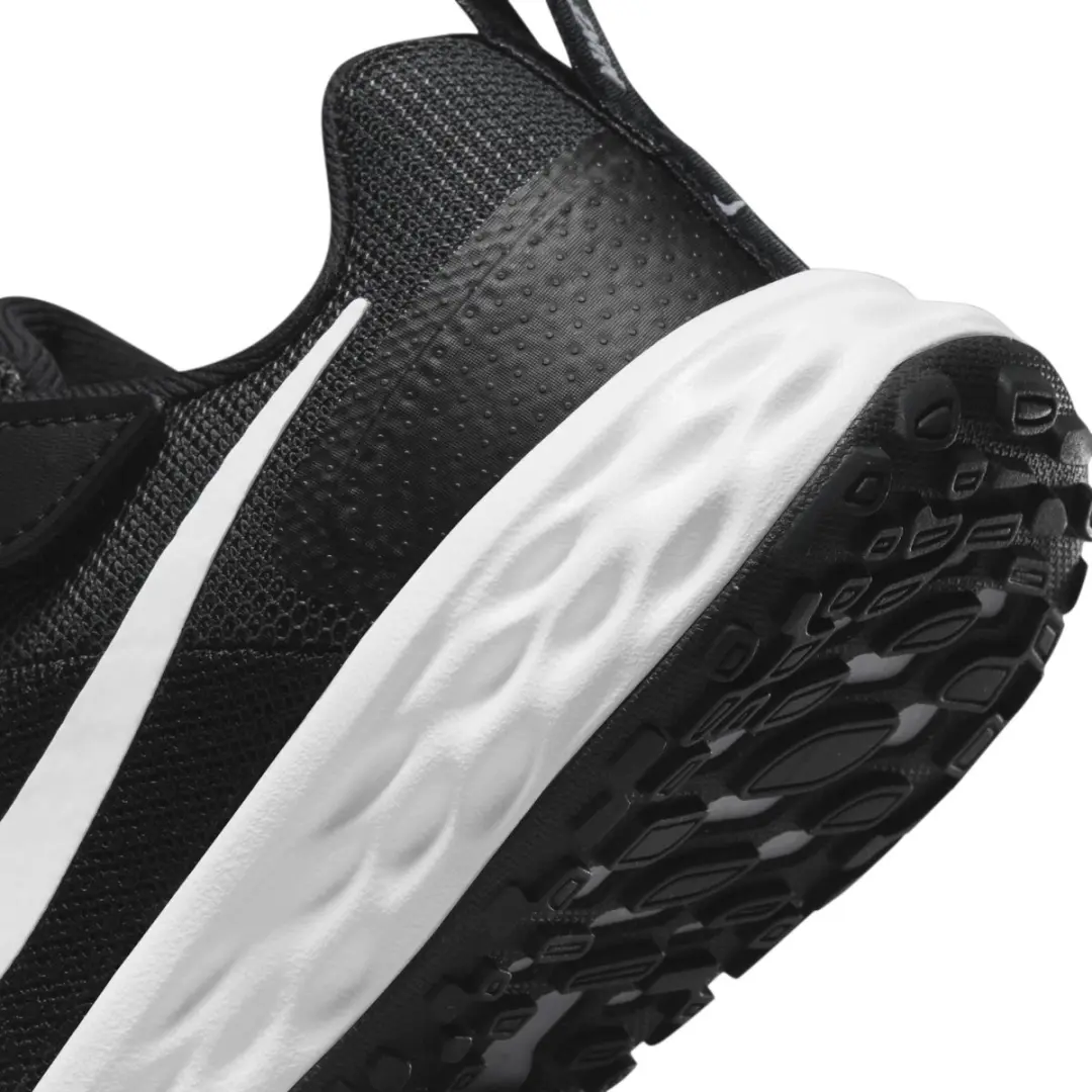 Nike Revolution 6 Sportschoenen - Maat 30 - Zwart/Wit