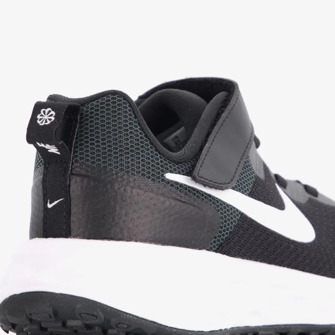 Nike Revolution 6 Sportschoenen Maat 32 - Zwart/Wit
