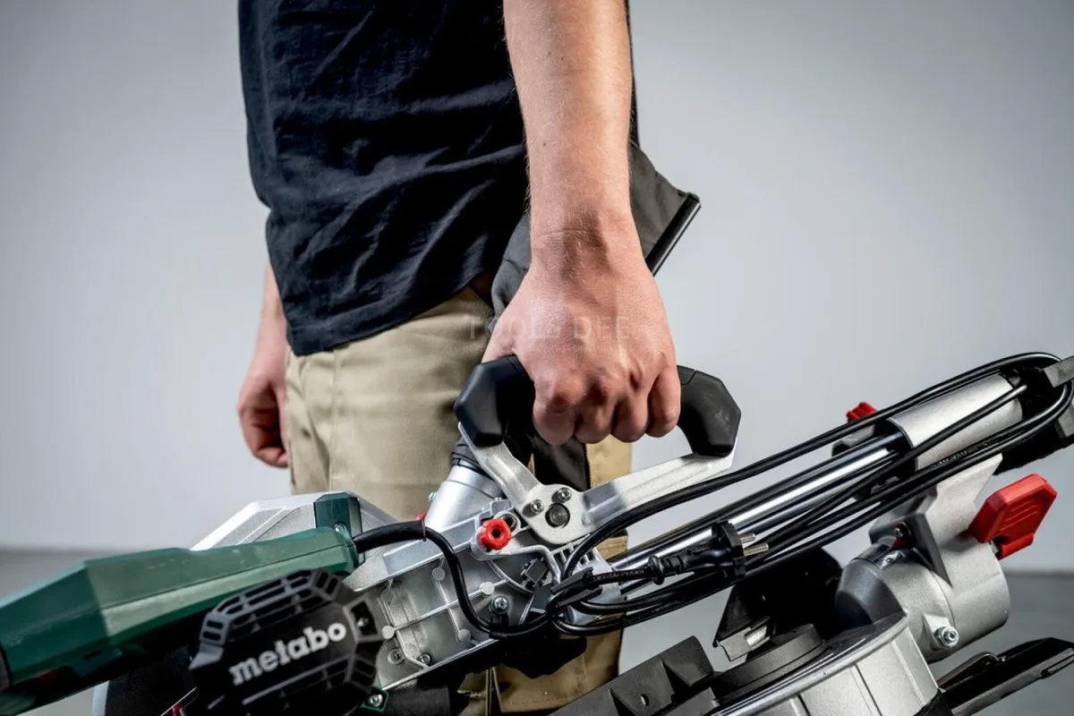 Metabo KGS 216 M Afkortzaag 1200W - Houtzaagblad 216mm - afbeelding 6 van 6