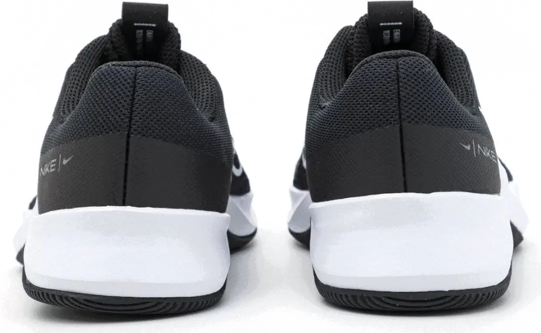 Nike MC Trainer 2 Sportschoenen - Maat 39 - Zwart/Wit