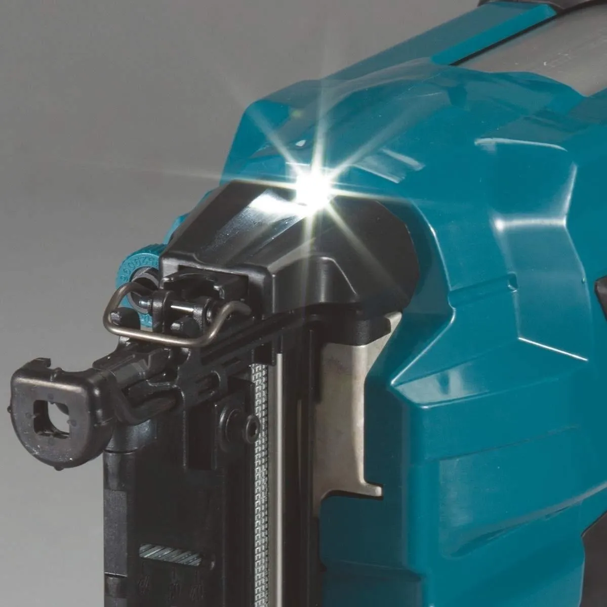 Makita DBN500ZJ 18V Brad Tacker - Nagels