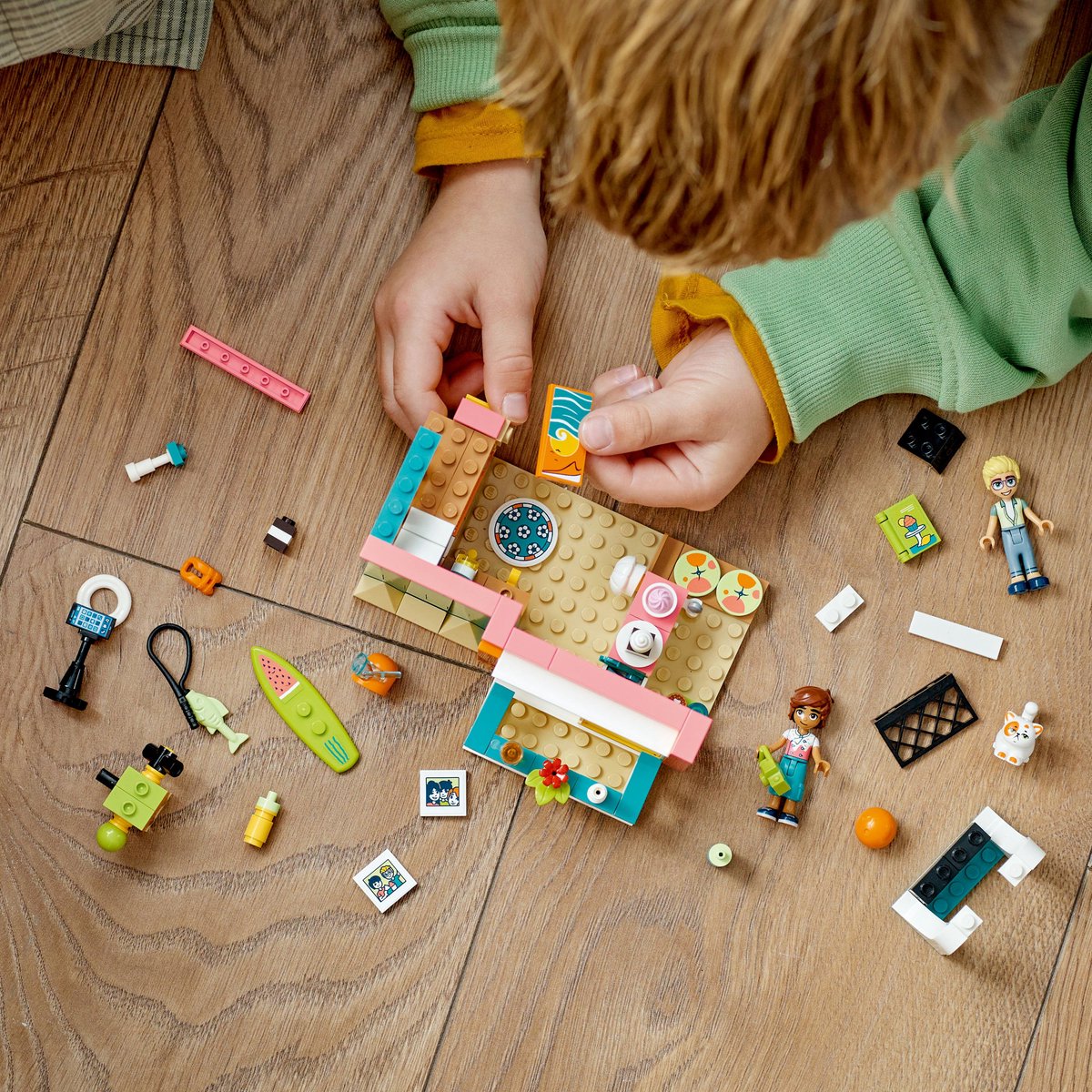 LEGO Leo's kamer Reisspeelgoed met Minipoppetjes, Accessoires en Huisdier - 41754