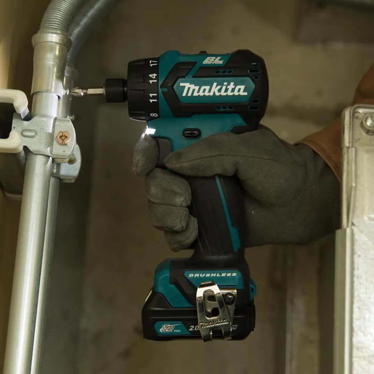 Makita DF032DZJ Boormachine 12V - 21 standen