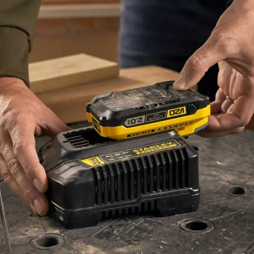 Stanley FatMax V20 18V 4A Snellader SFMCB14-QW