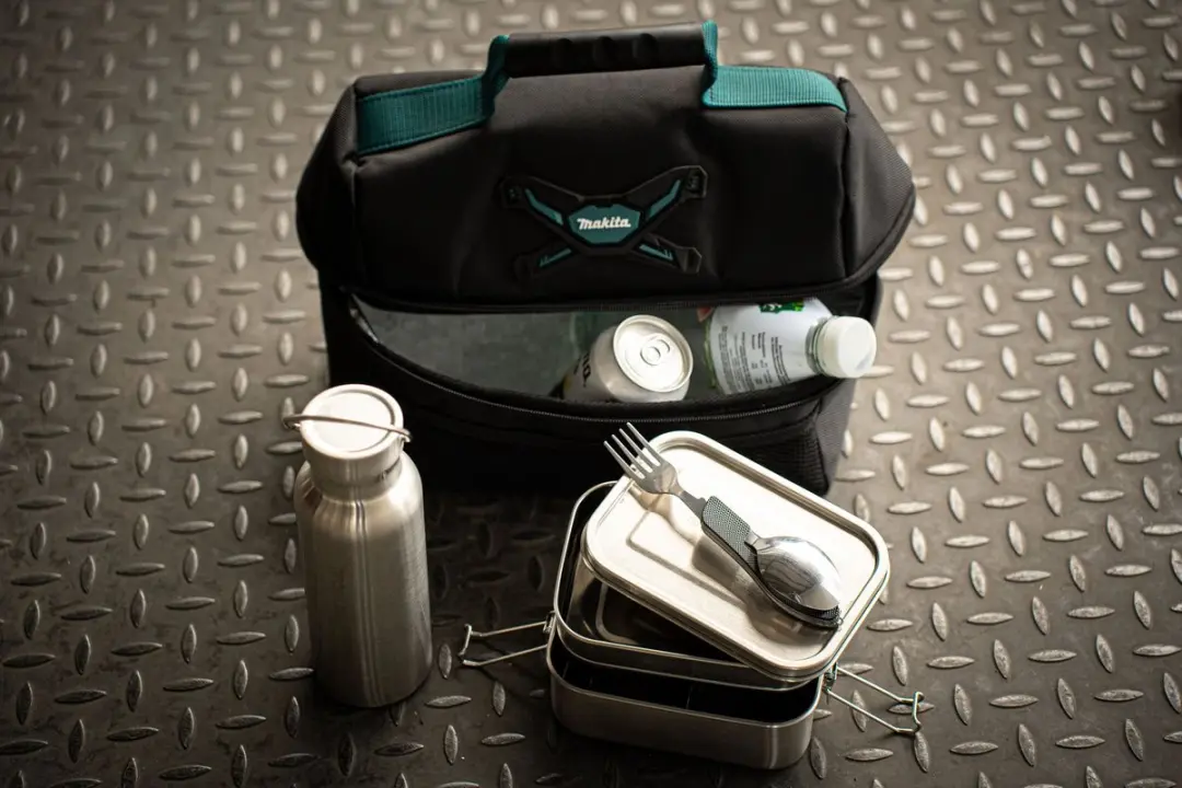 Toolbrothers Fan Lunchpakket Makita Koeltas - RVS Broodtrommel 1340ml & Drinkfles 500ml - 4-in-1 Bestek