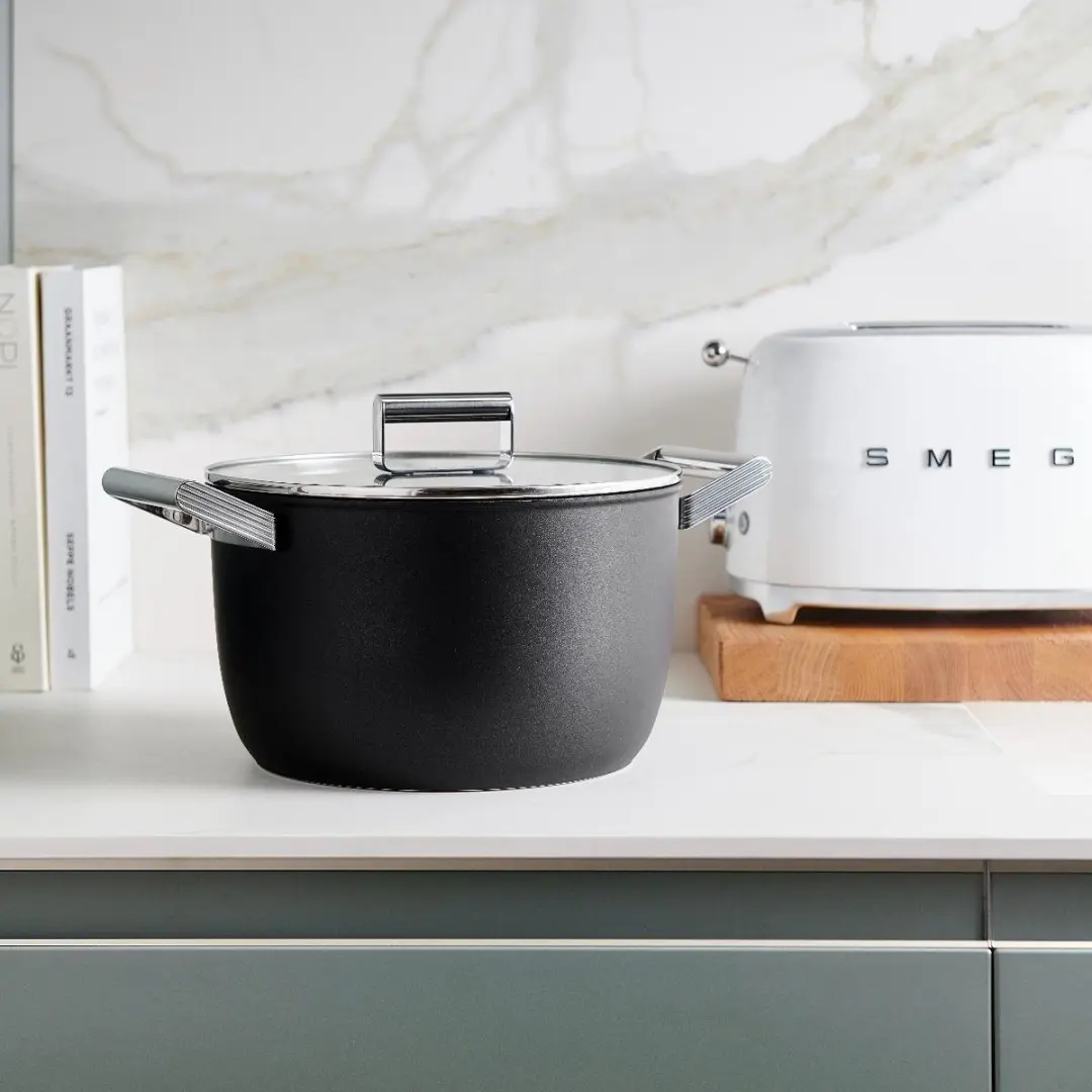 Smeg Kookpan 24cm - 4.6L - Zwart Mat