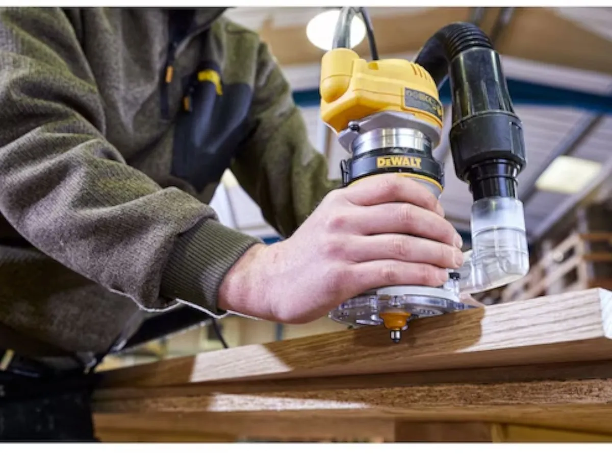 DeWalt D26200-QS Affleureuse 900W - Zilver/Geel