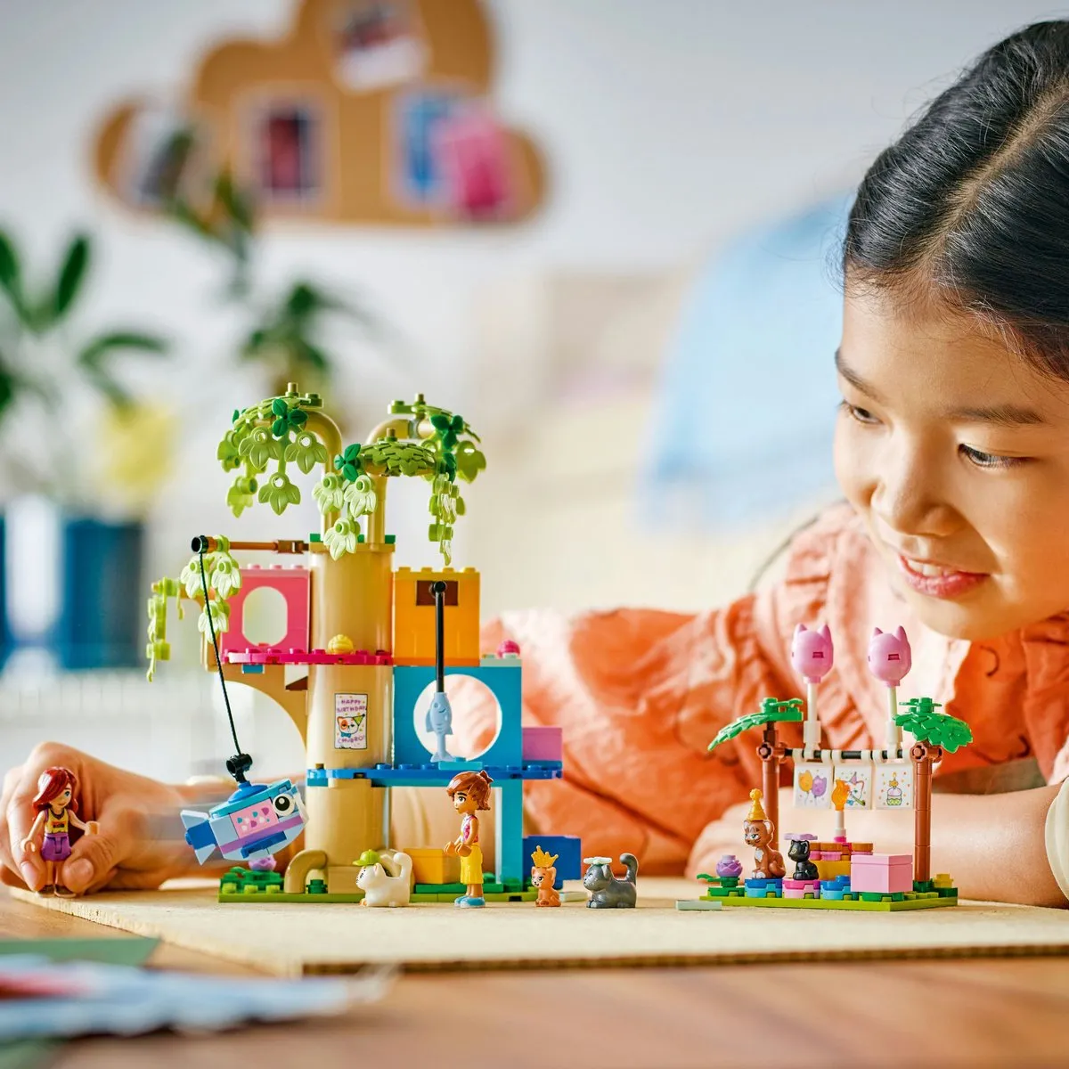 LEGO Friends Kattenverjaardagsfeestje Boomhut Set 42666 - 321 Stukken