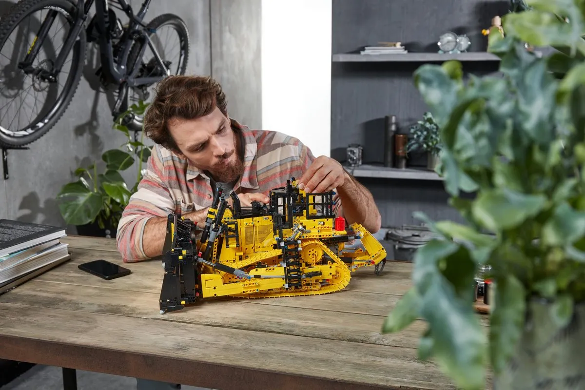 LEGO Technic Cat D11 Bulldozer 42131 - 3854 Stukken