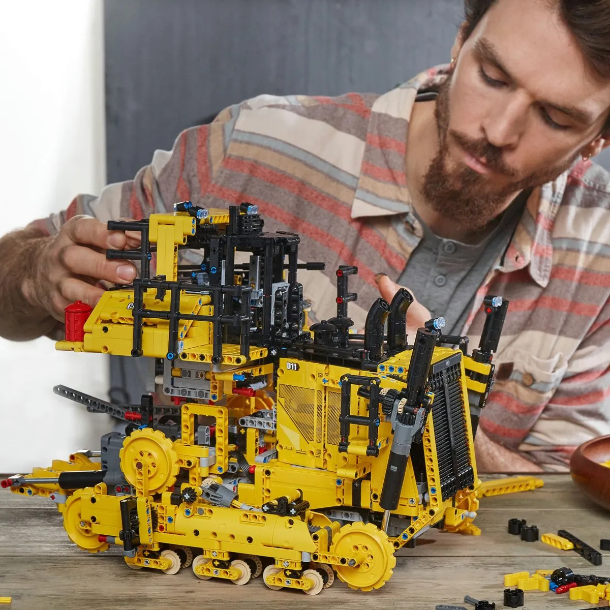 LEGO Technic Cat D11 Bulldozer 42131 - 3854 Stukken