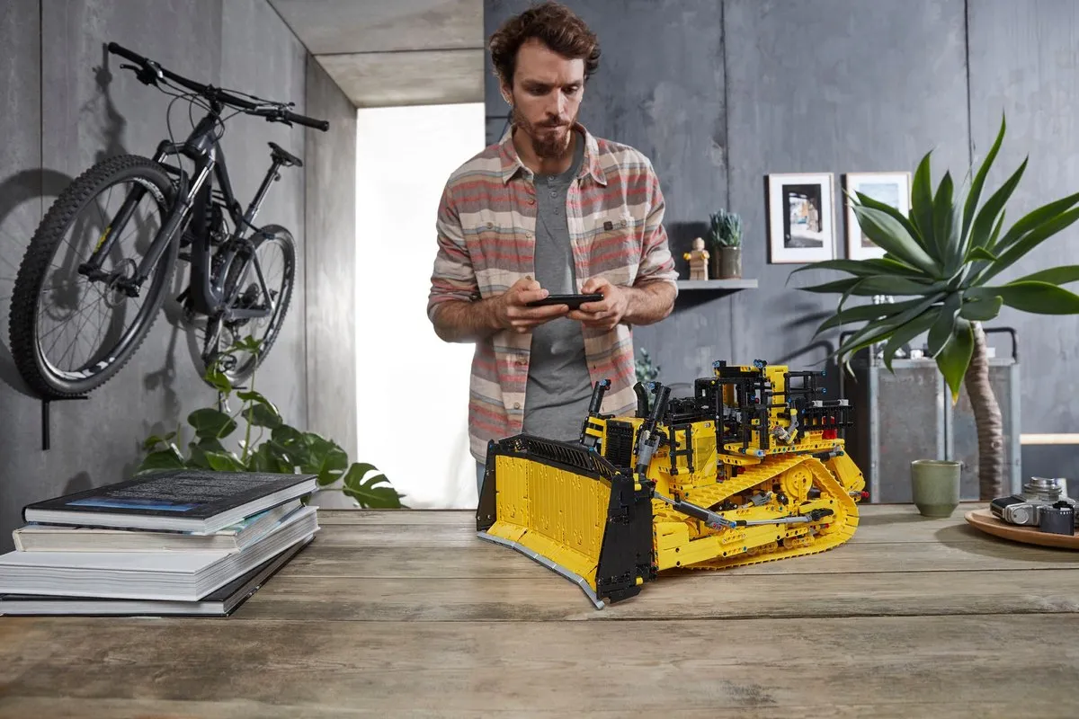 LEGO Technic Cat D11 Bulldozer 42131 - 3854 Stukken