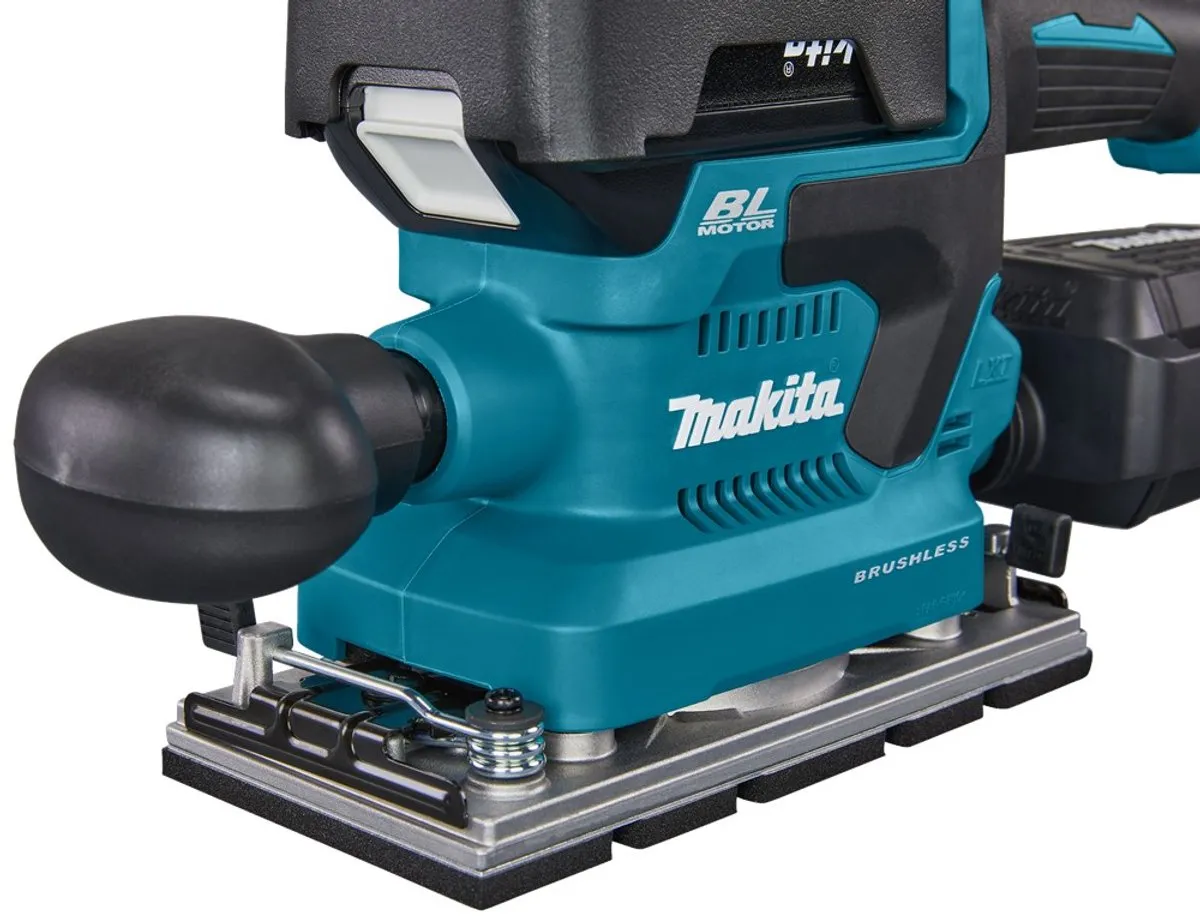 Makita DBO381RTJU Vlakschuurmachine 18V - 12.000 r/min