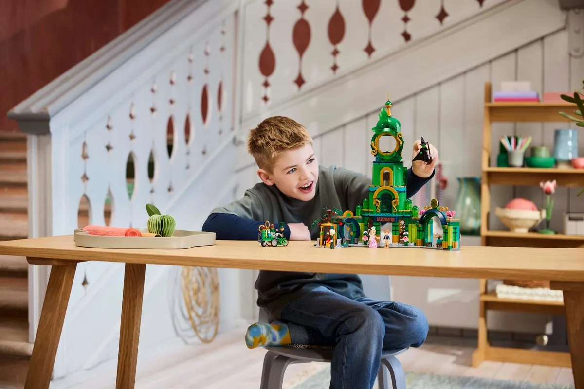LEGO Wicked Welkom in Emerald City 75684 - 945 Stukken