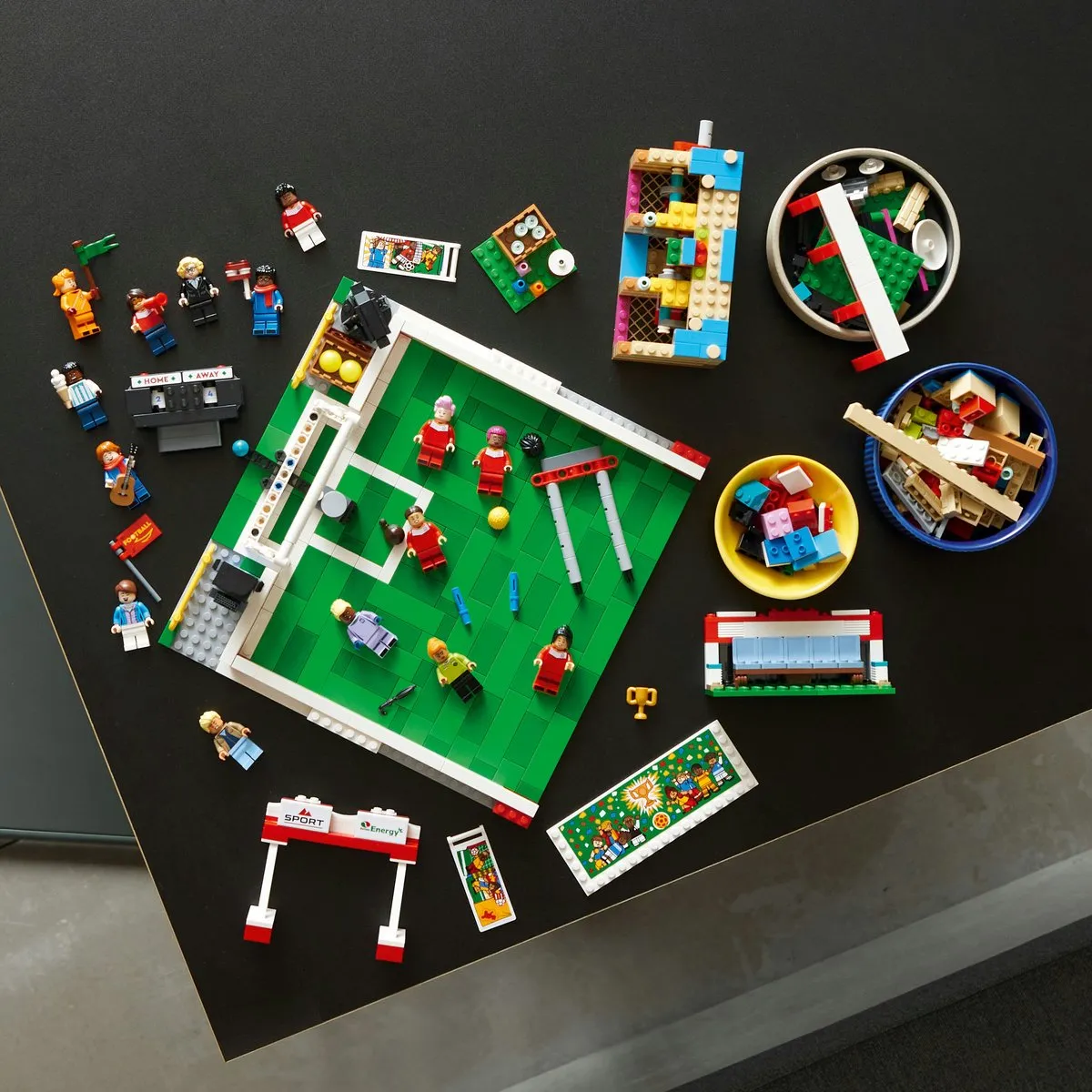 LEGO Icons Sporthelden 40634 - 899 Stukken - 15 Minifiguren - afbeelding 3 van 6