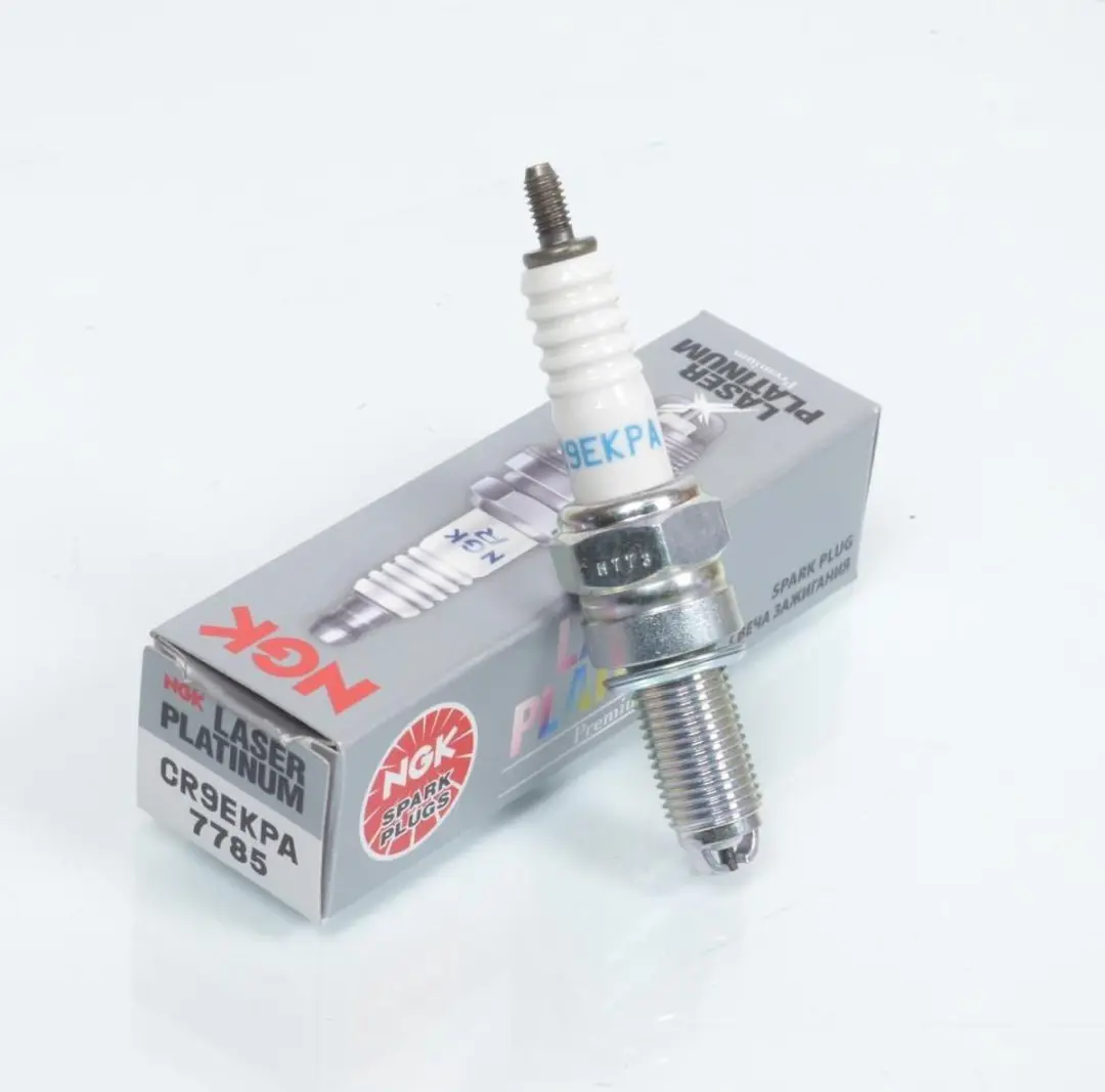NGK Bougie CR9EKPA Kawasaki ZX-7RR 1996-2003 - Blanc