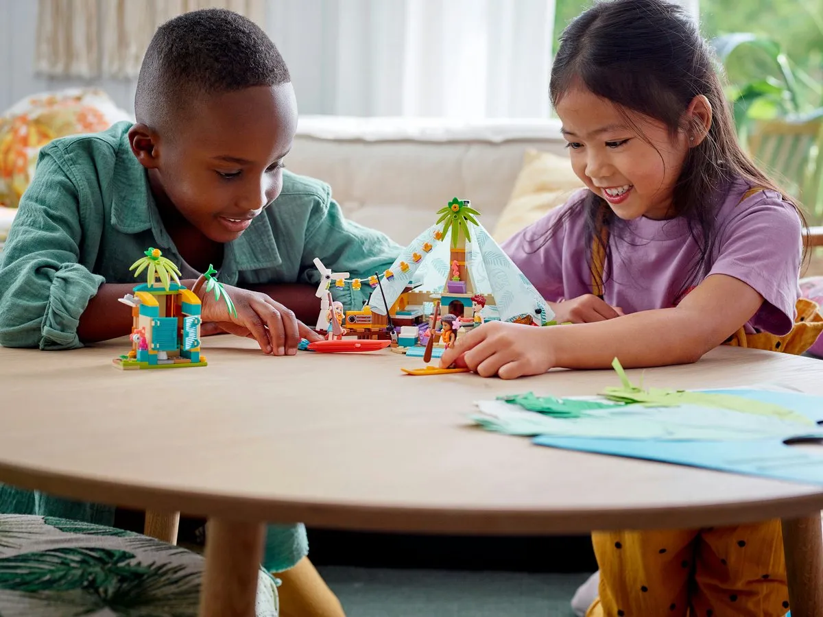 LEGO Friends Strand Glamping 41700 - 380 Stukken