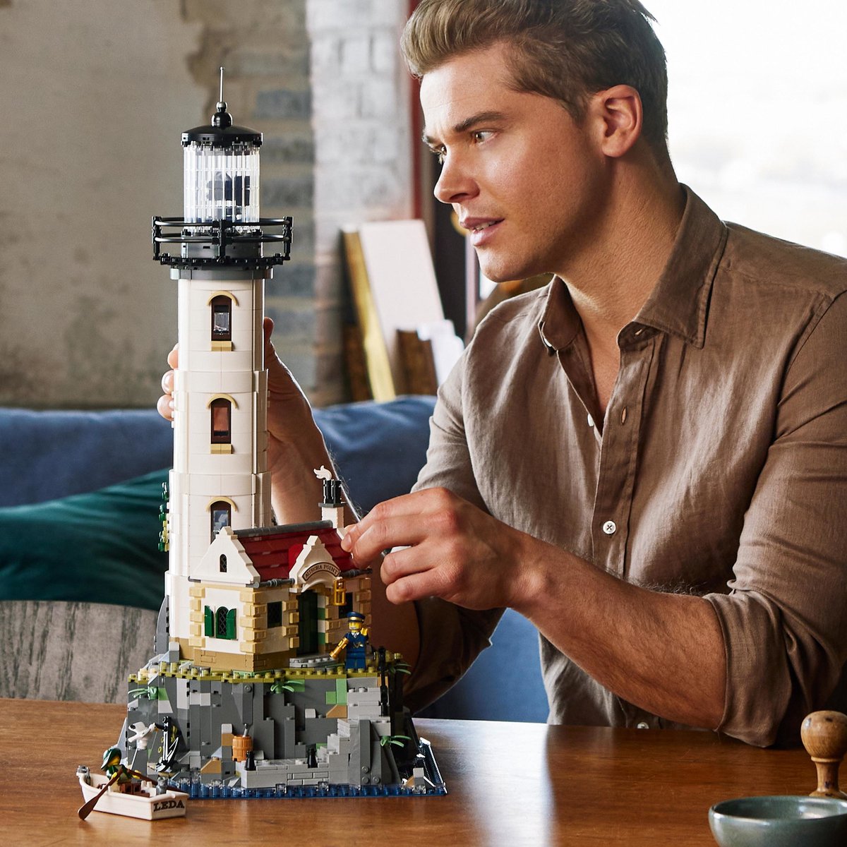 LEGO Ideas Gemotoriseerde vuurtoren met Lichtjes, Modelbouwset voor Volwassenen - 21335
