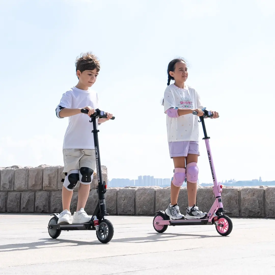 RCB R12Max Elektrische Kinderstep 220W - 18km/u - Zwart