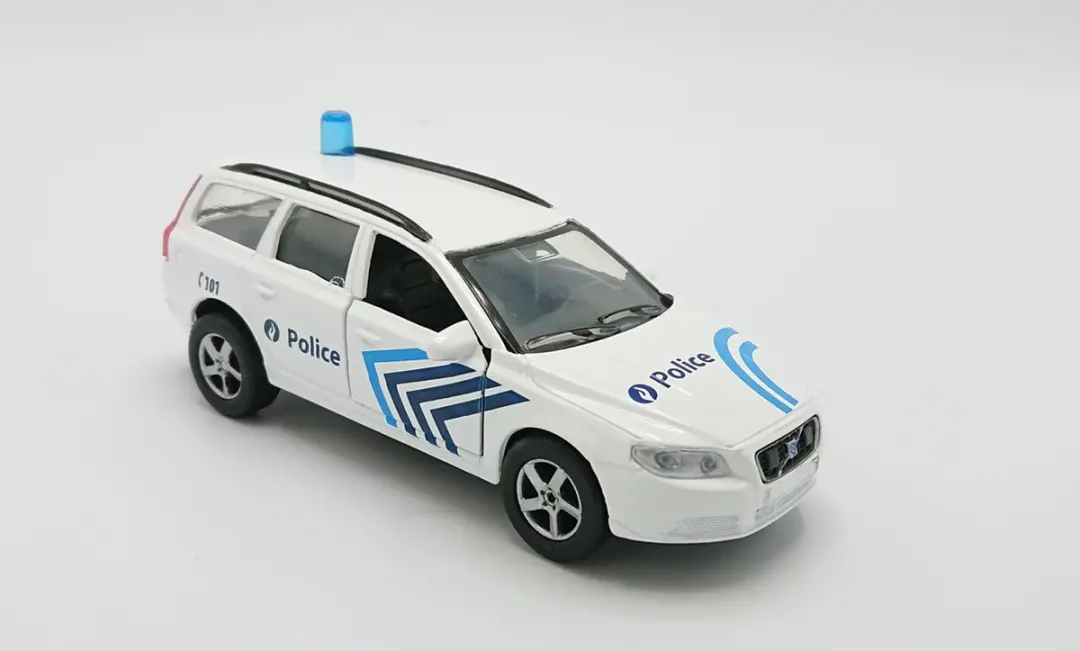Kids Globe Auto Politie Volvo V70 Licht Geluid 12cm