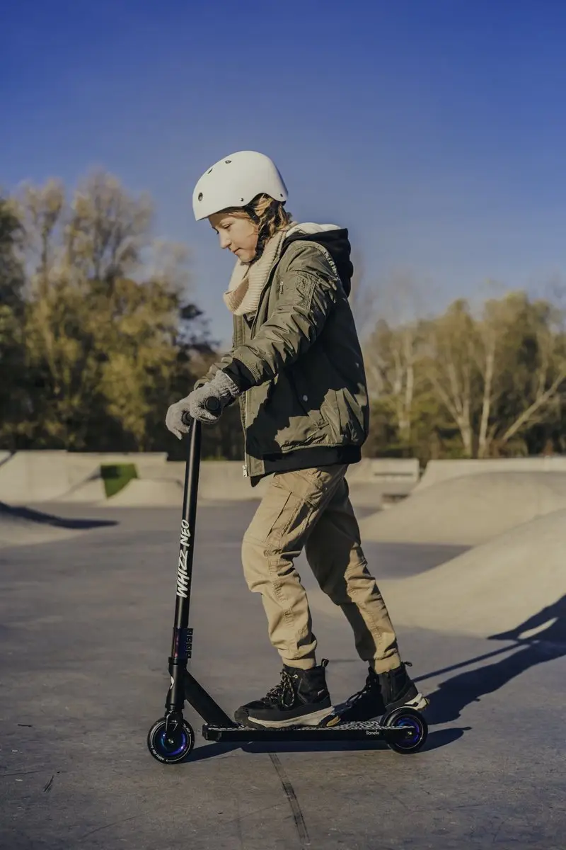Lionelo Whizz Freestyle Step Scooter - 4.3" Wielen - HIC Helm - 100kg - afbeelding 6 van 6