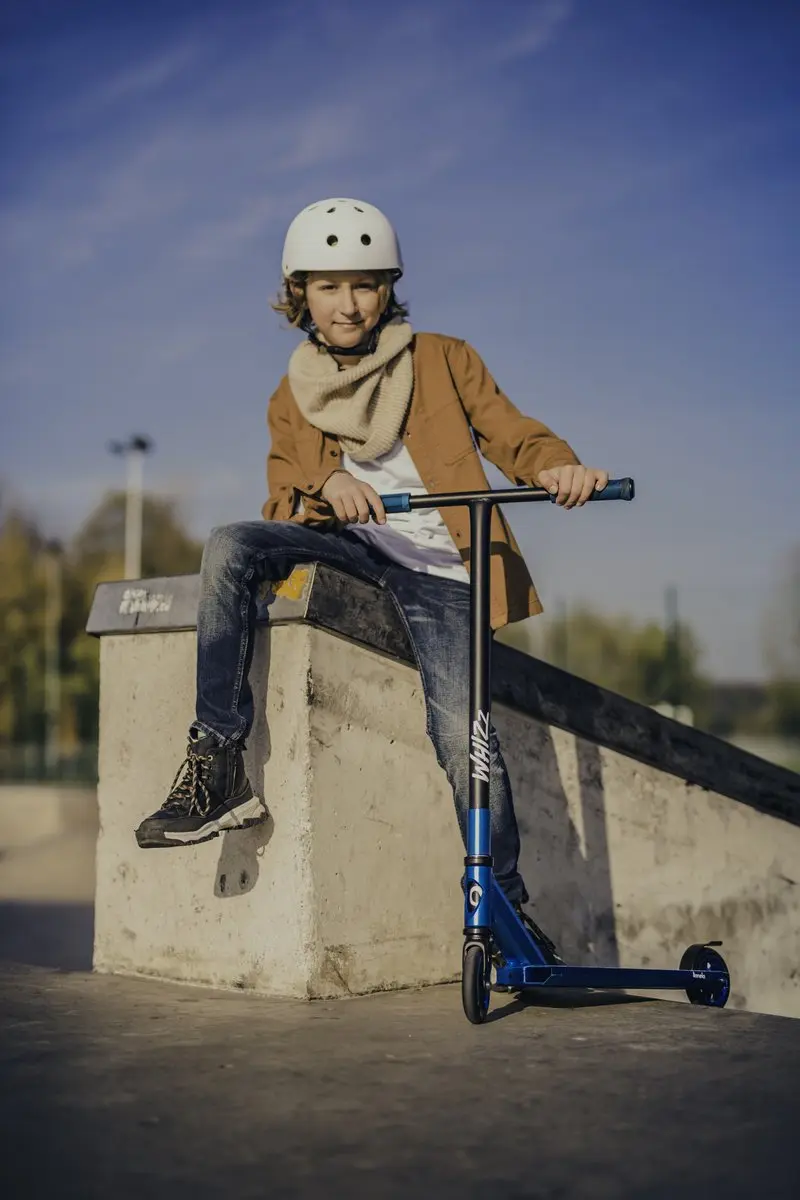 Lionelo Whizz Freestyle Step Scooter - 4.3" Wielen - HIC Helm - 100kg
