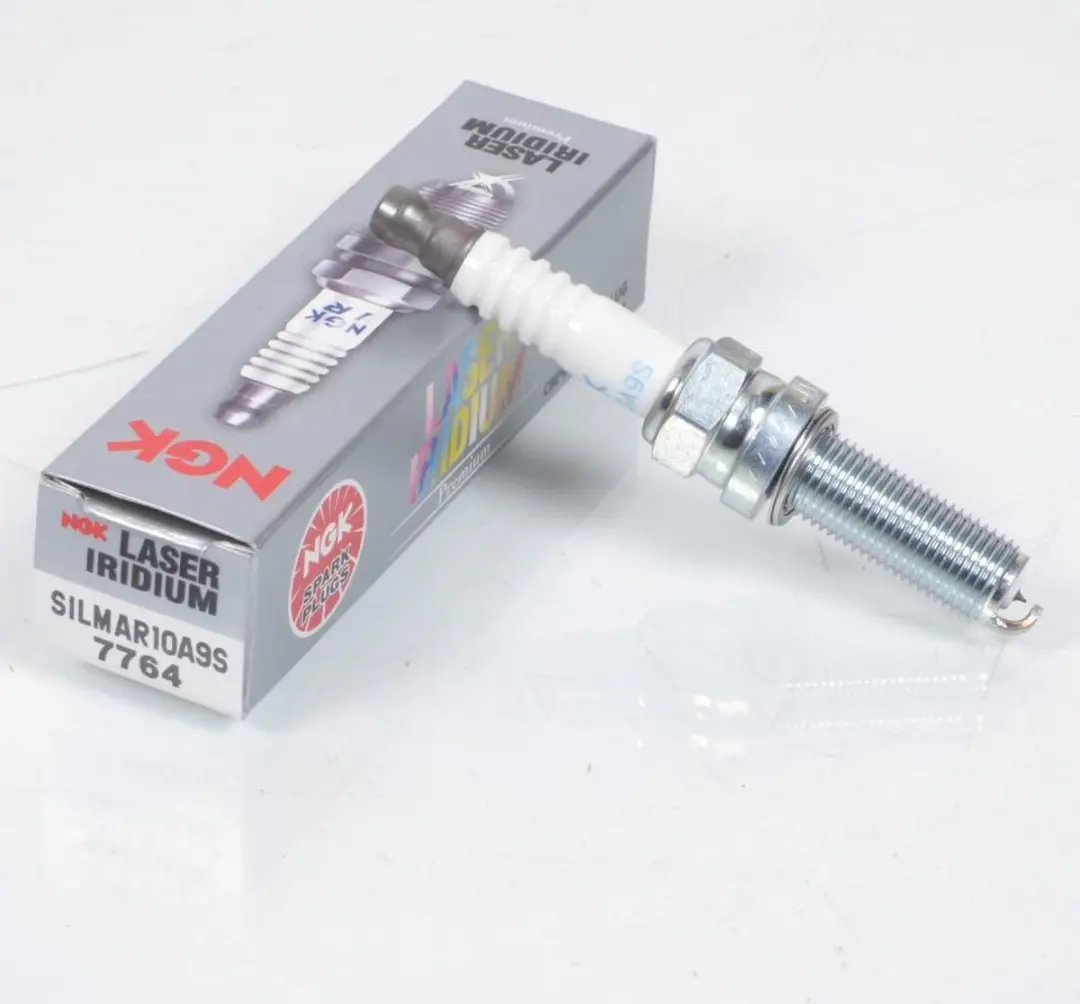NGK SILMAR10A9S Bougie - Iridium - Wit