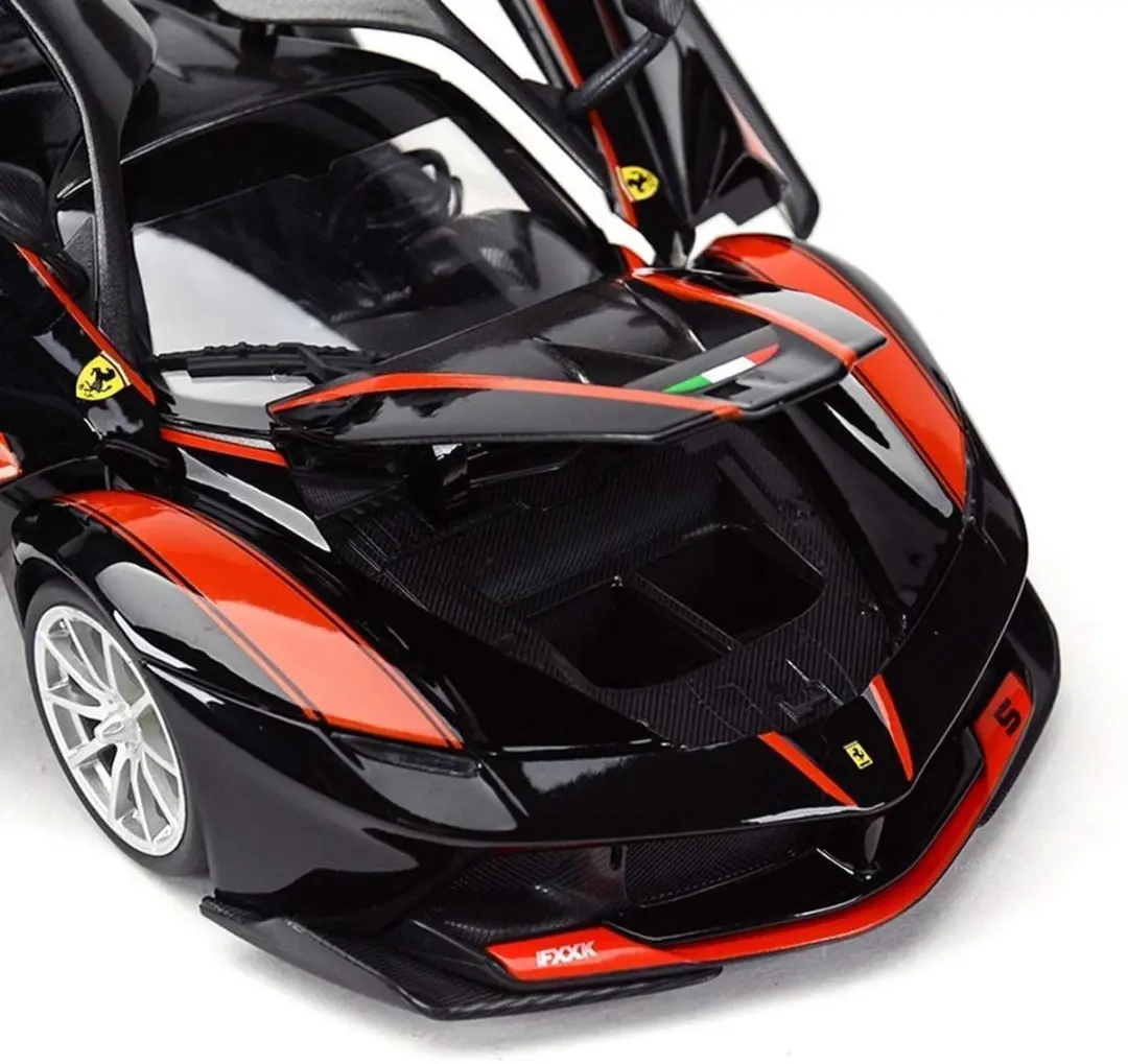 Ferrari FXX K #5 Modelauto 1:18 - Zwart/Rood