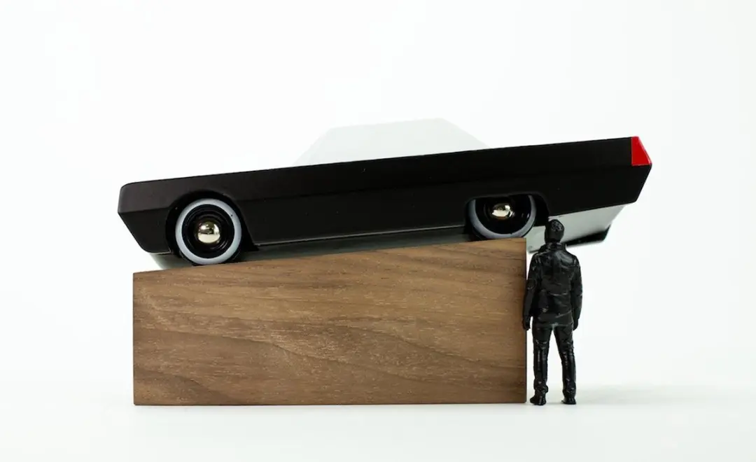Candylab Toys Beast Display - Massief Walnoot