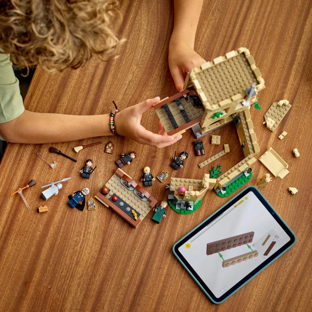 LEGO Harry Potter Kasteel Zweinstein 76447 - 651 Stukken - 7 Minifiguren