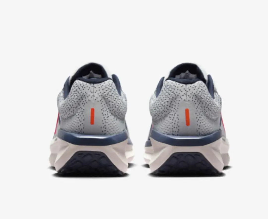 Nike Winflo 11 Hardloopschoenen FJ9509-103 - Maat 45 - Grijs/Wit/Orange - afbeelding 6 van 6