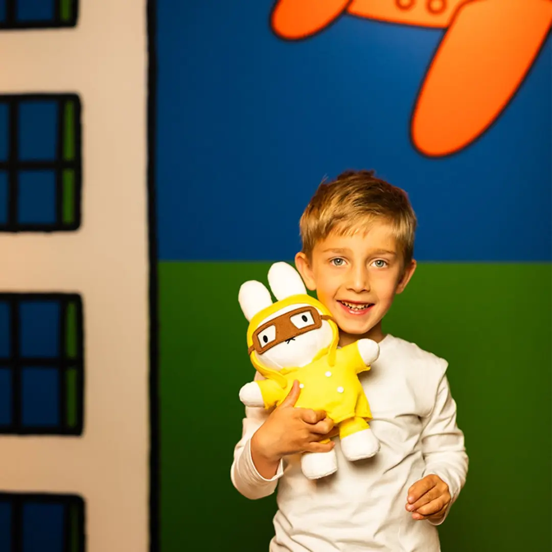 Nijntje Oom Vliegenier Knuffel 28cm